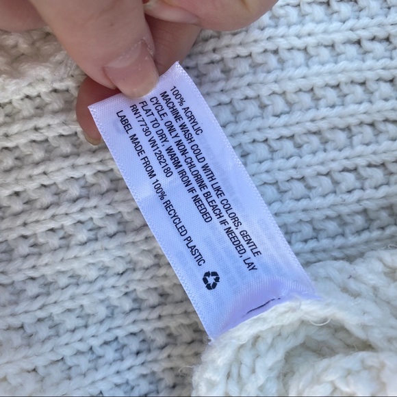 And Eawy woman’s white turtleneck sweater XS - Picture 3 of 5